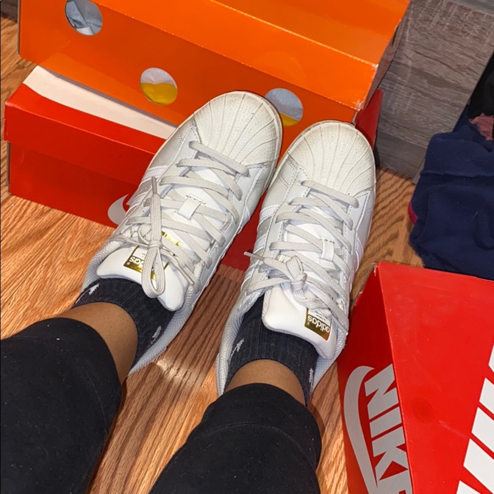 Rate tan/ white adidas superstar